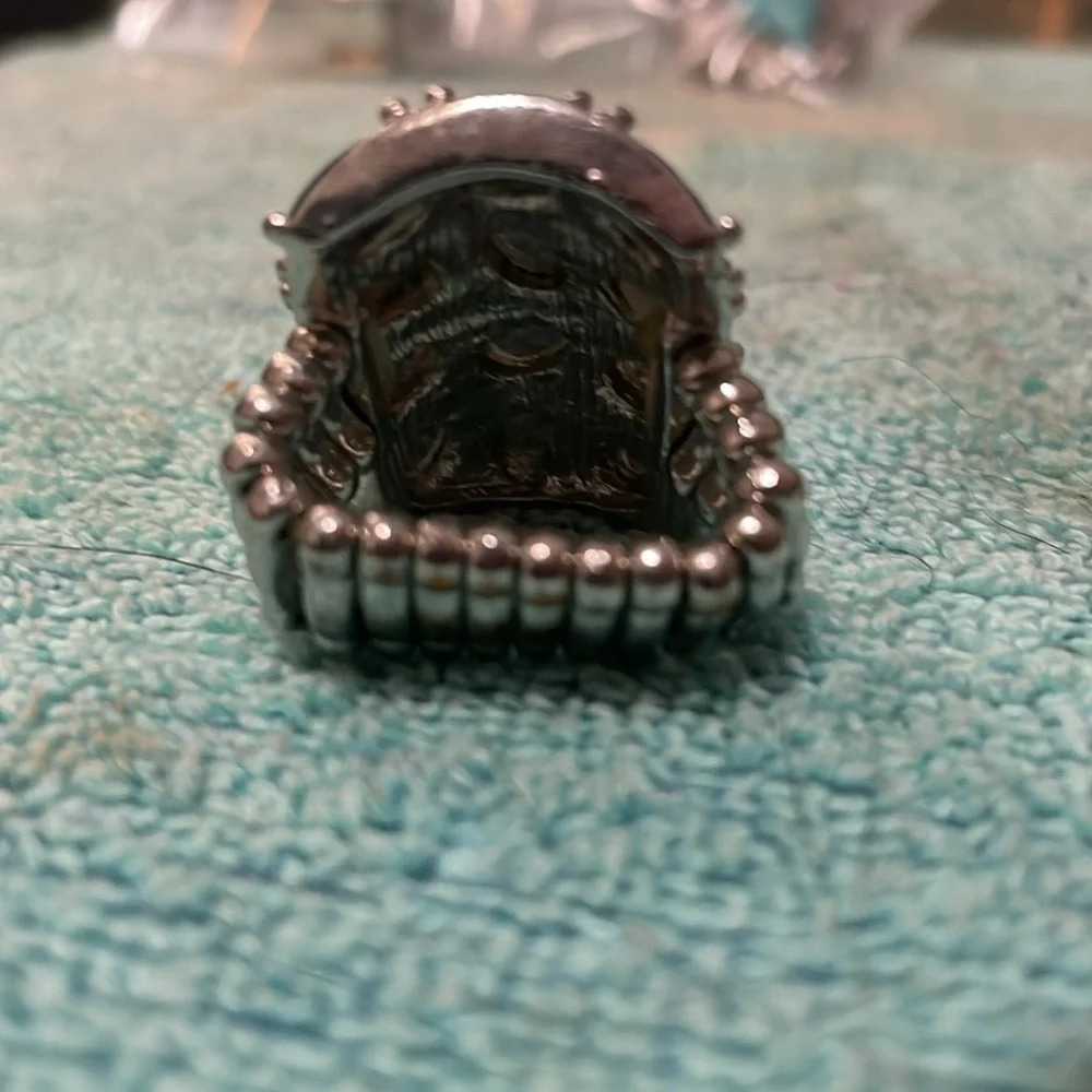Adjustable, blue stones set in metal ring. - Picture 3 of 6
